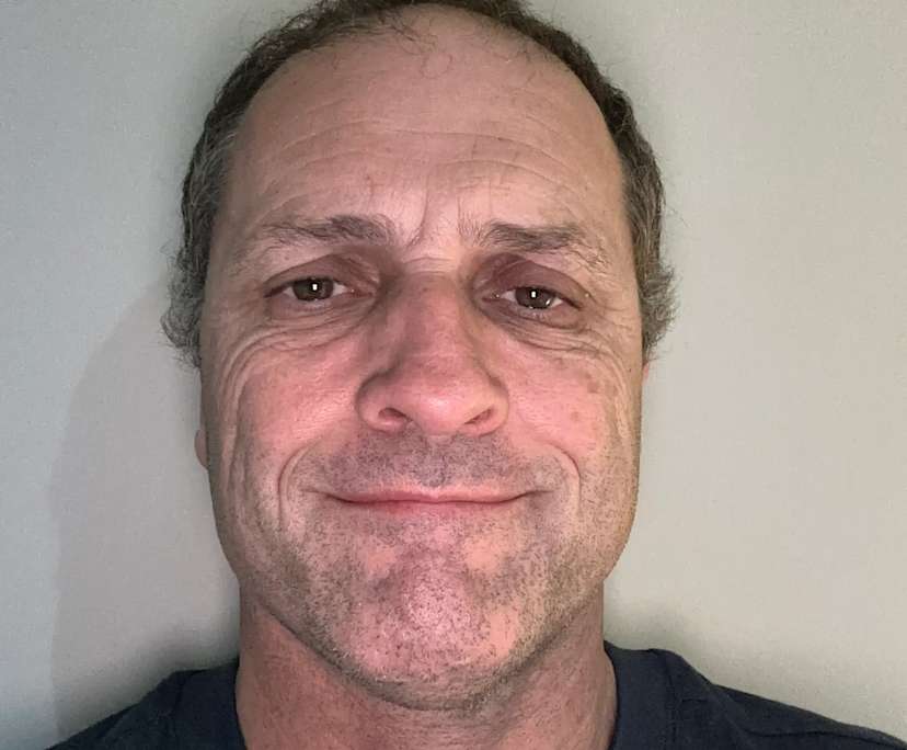 Doug (51), $250, Non-smoker, Have pets, and Have children