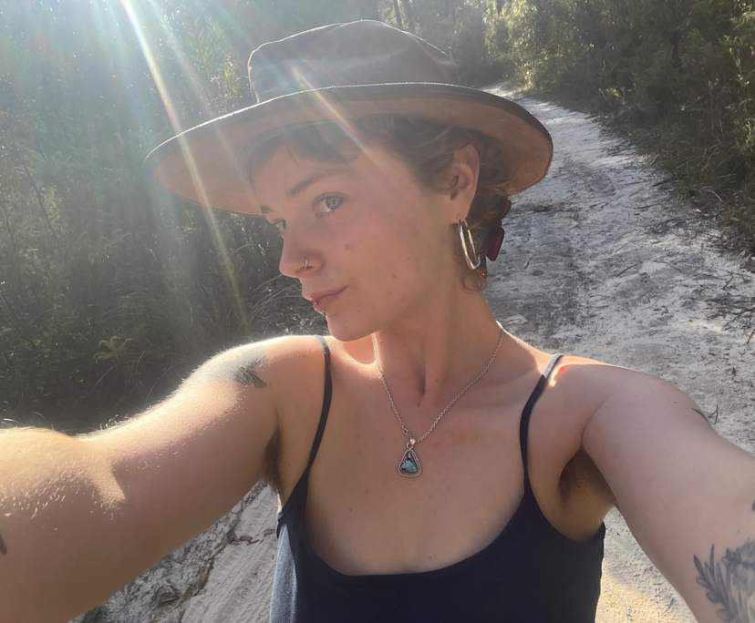 Jasmin (25), $250, LGBTQIA+, Non-smoker, Have pets, and No children