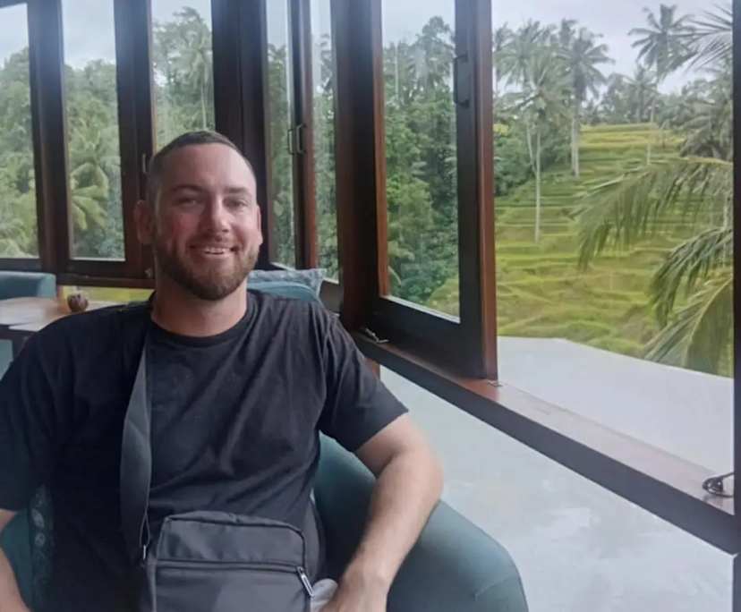 Alex (34), $325, Smoker, No pets, Non-smoker, and No children