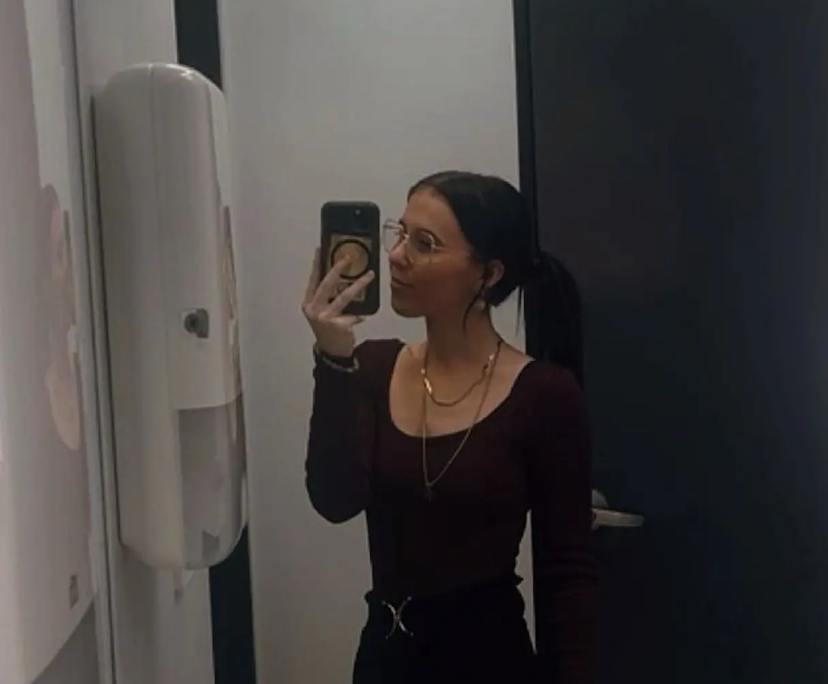 Abby (20), $460, No pets, Non-smoker, and No children