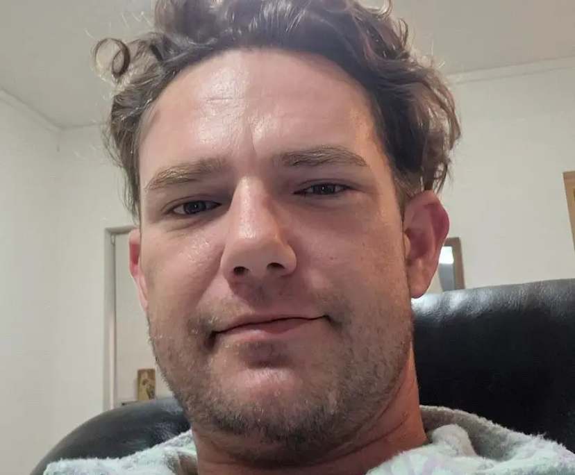 Sam (35), $375, Have children, Smoker, and No pets