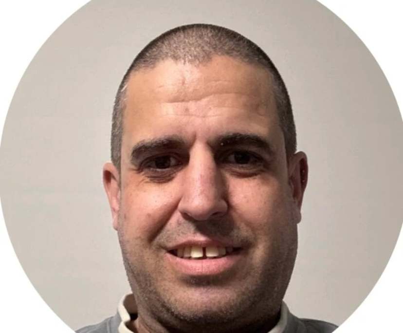 Emmanuel (48), $500, Smoker, No pets, and No children