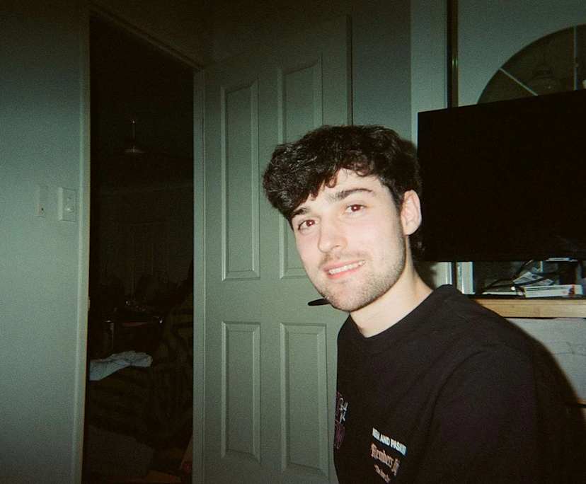 Alex (21), $325, Non-smoker, No pets, and No children