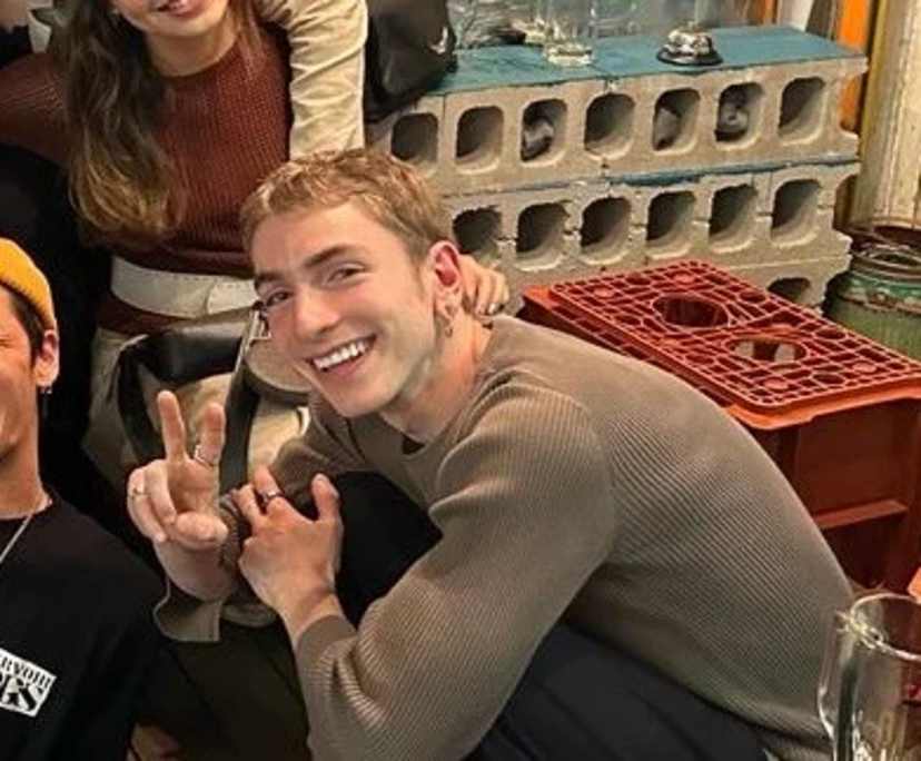 Alex (25), $400, LGBTQIA+, Non-smoker, No pets, and No children