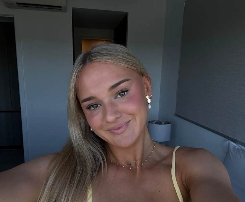 Katya (22), $400, Non-smoker, Have pets, and No children