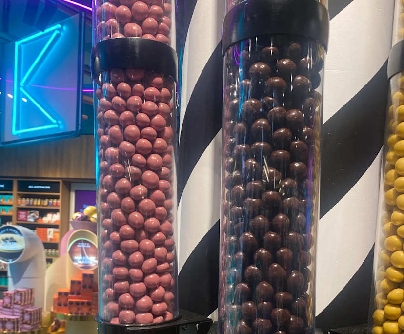 Fin (23), $410, Non-smoker, No pets, and No children