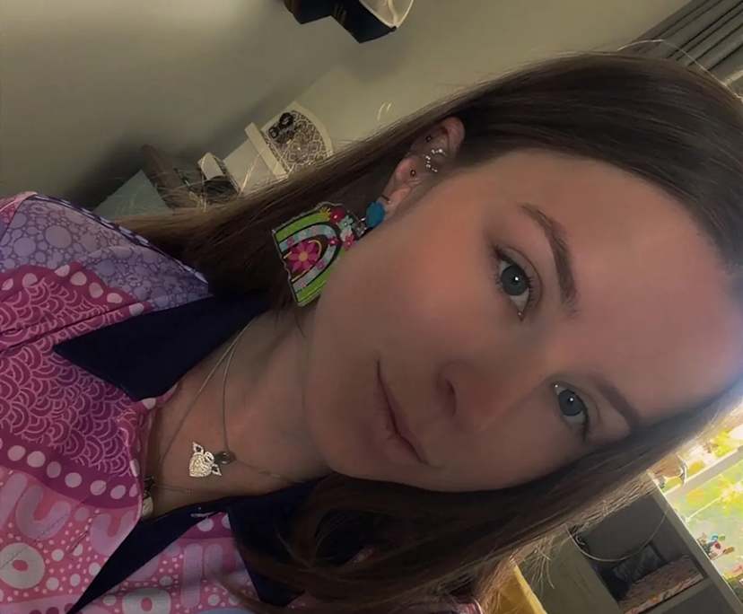 Holli (25), $320, Non-smoker, No pets, and No children