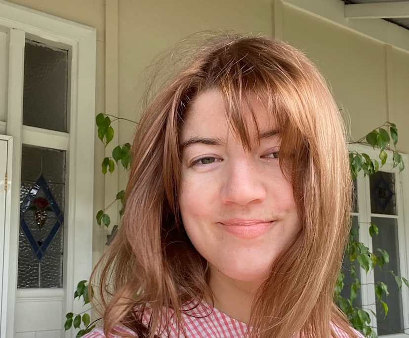 Mia (20), $300, LGBTQIA+, Non-smoker, No pets, and No children