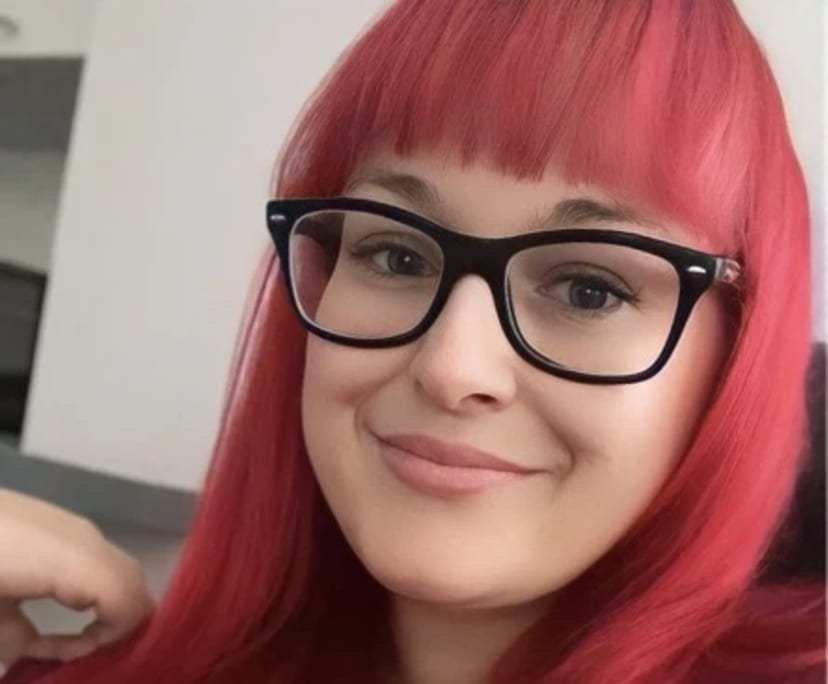 Elisa (32), $400, Non-smoker, No pets, and No children