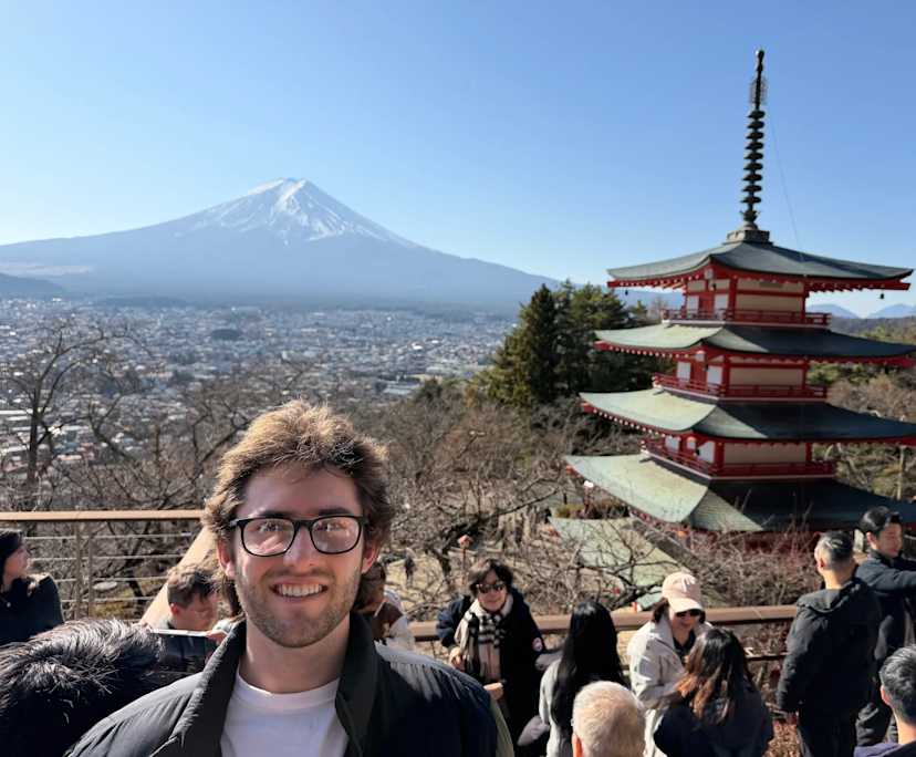 Matthew (24), $300, Non-smoker, No pets, and No children