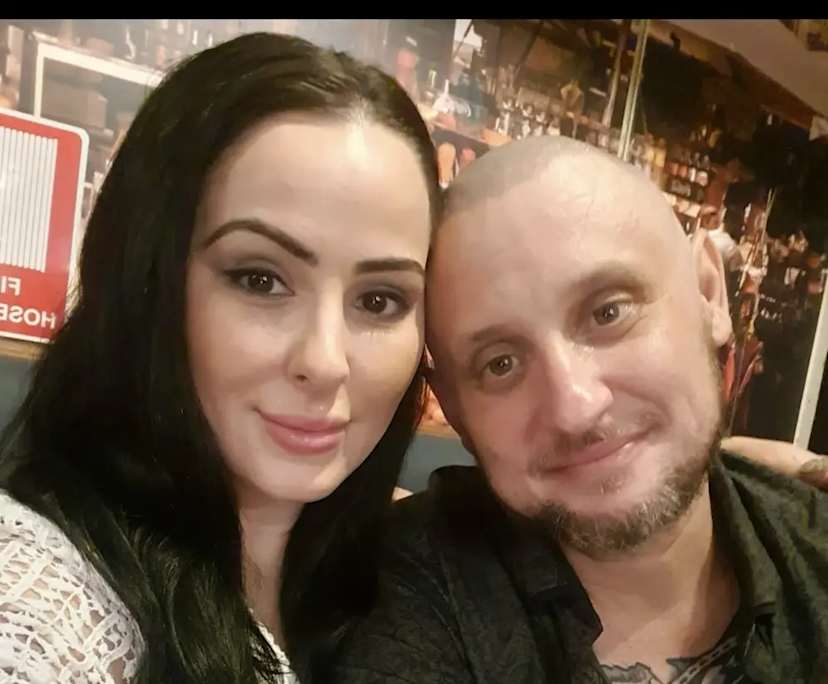 Kate (33), $500, Non-smoker, Have pets, and No children