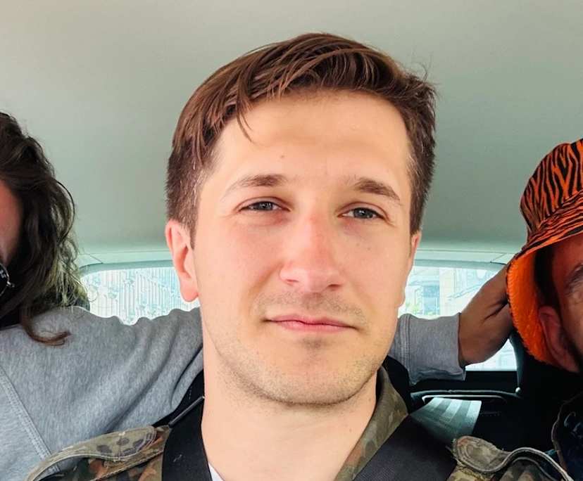 Arthur (34), $350, Non-smoker, No pets, and No children