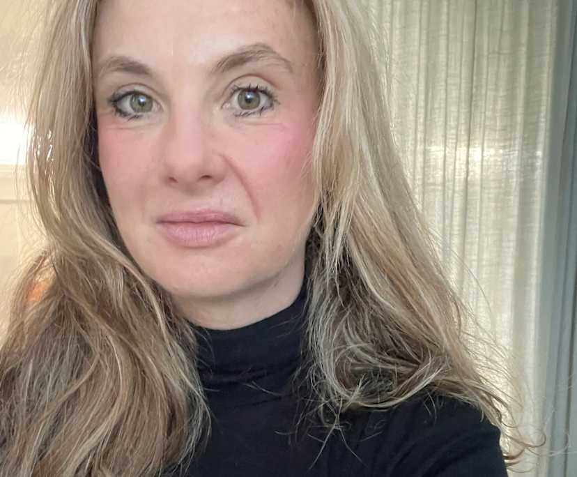 Isabel (45), $700, LGBTQIA+, Non-smoker, Have children, and No pets