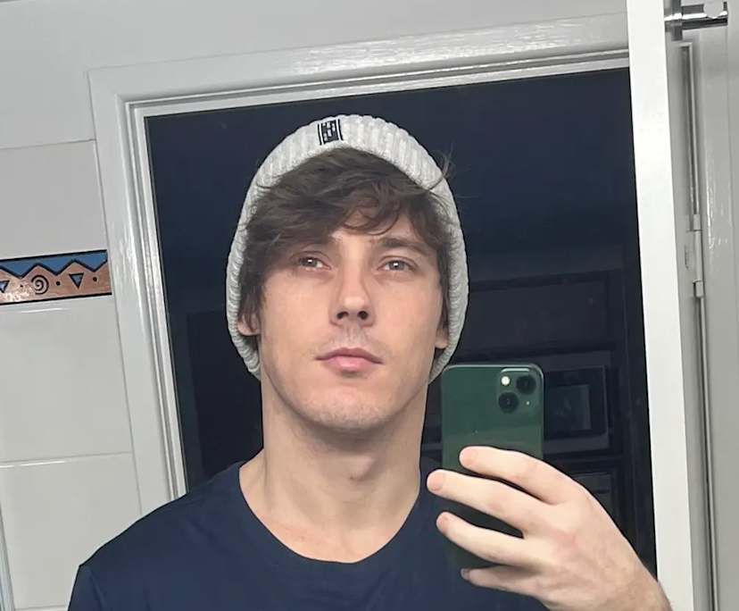 Lloyd (32), $353, Non-smoker, No pets, and No children