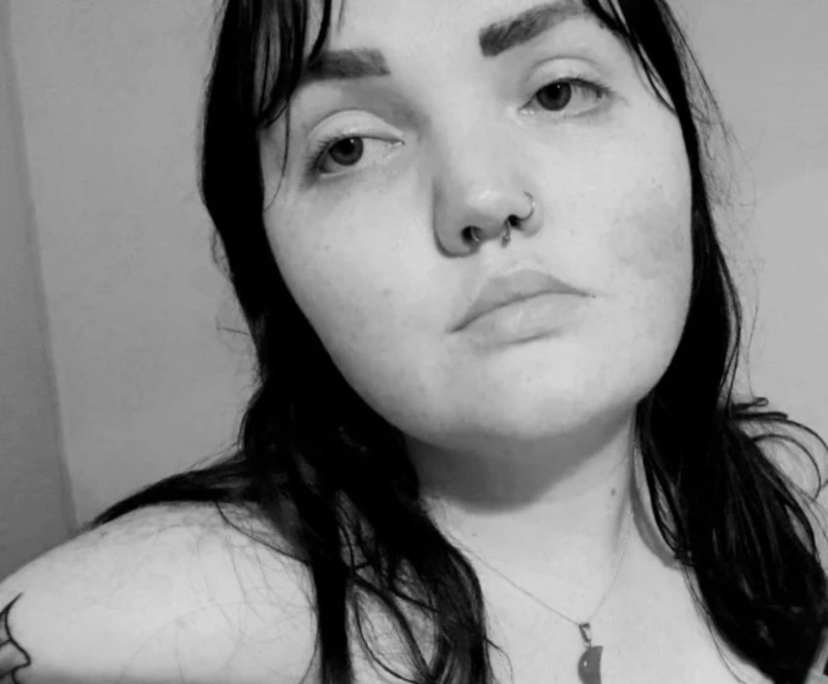 Sydney (21), $250, Non-smoker, Have pets, and No children