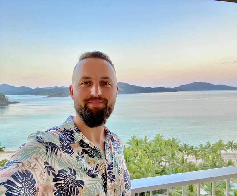 Michael (33), $450, Non-smoker, Have children, and No pets