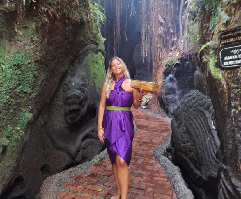 Virginia (32), $300, Non-smoker, No pets, and No children