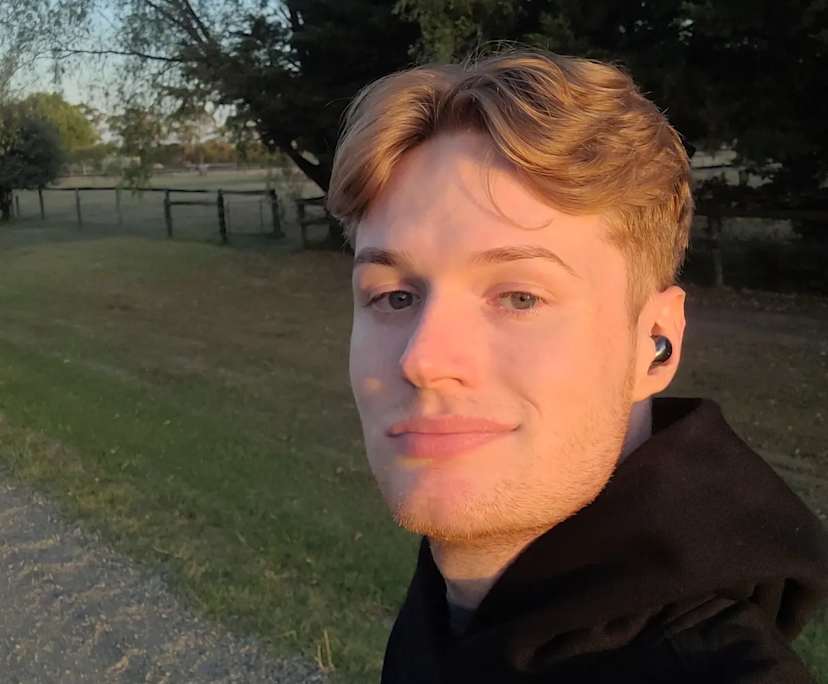 Matt (26), $350, Non-smoker, No pets, No children, and LGBTQIA+