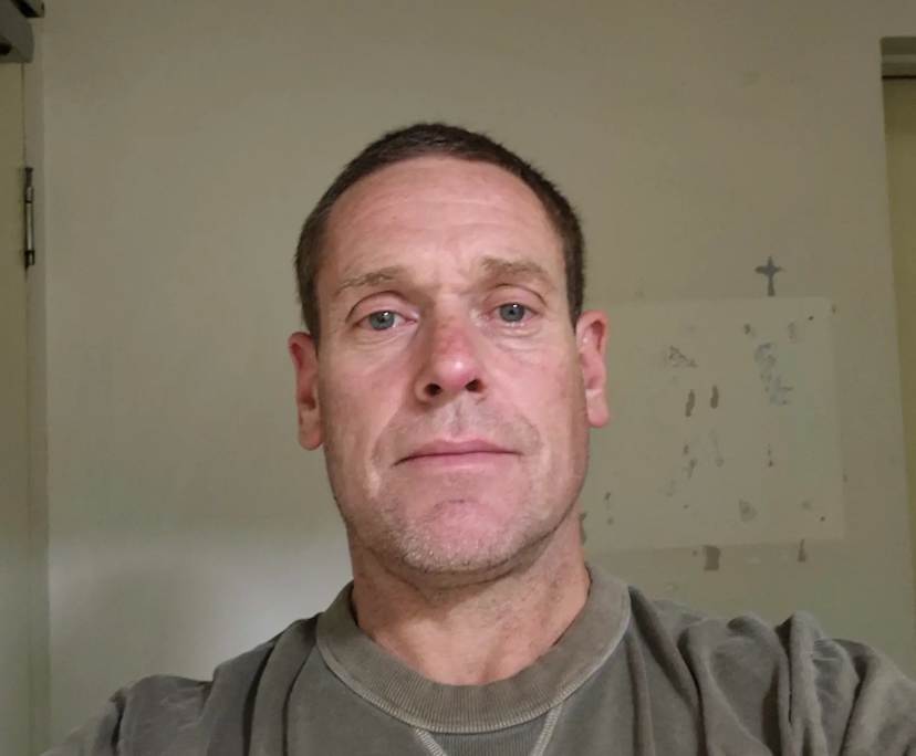 Richard (48), $300, Have children, Non-smoker, and No pets