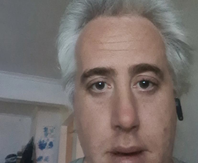 Marc (36), $570, Have children, Smoker, and No pets