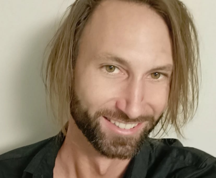 Luke (39), $500, No pets, No children, and Non-smoker