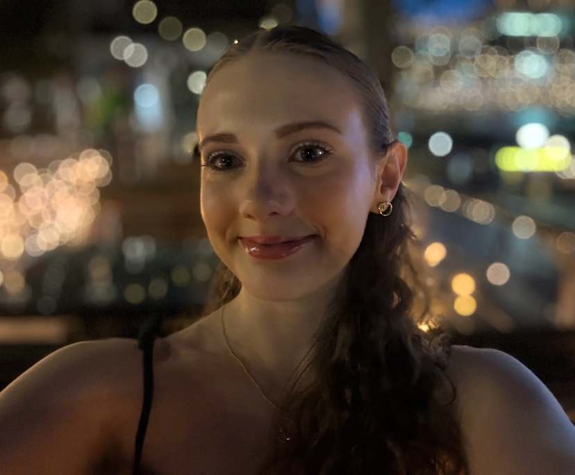 Sophie (19), $300, Non-smoker, No pets, and No children