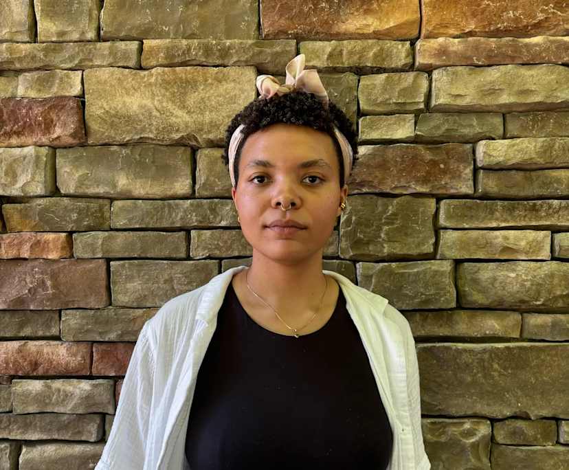 Gabi (26), $300, Non-smoker, No pets, and No children