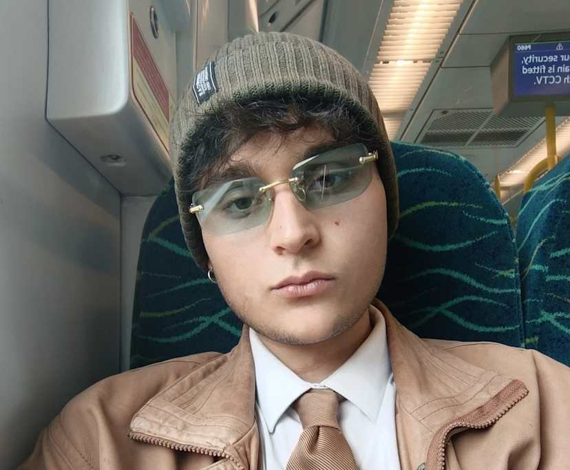 Niccolò (22), $500, Smoker, No pets, and No children