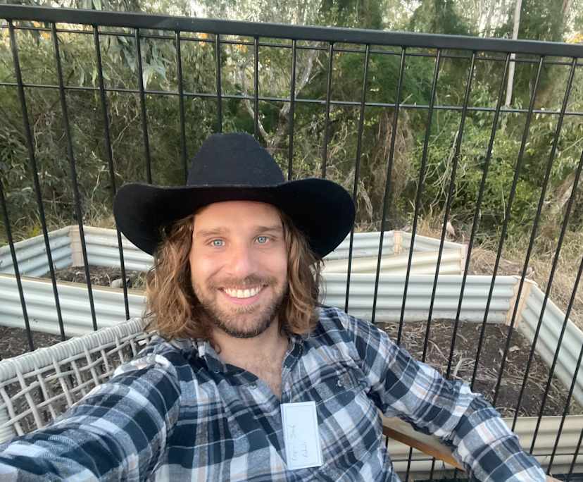 Connor (30), $350, Non-smoker, Have pets, and No children