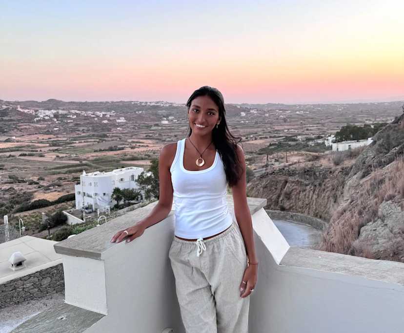 Alexandra (23), $450, Non-smoker, No pets, and No children