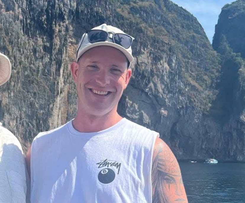 Chris (31), $420, Non-smoker, No pets, and No children
