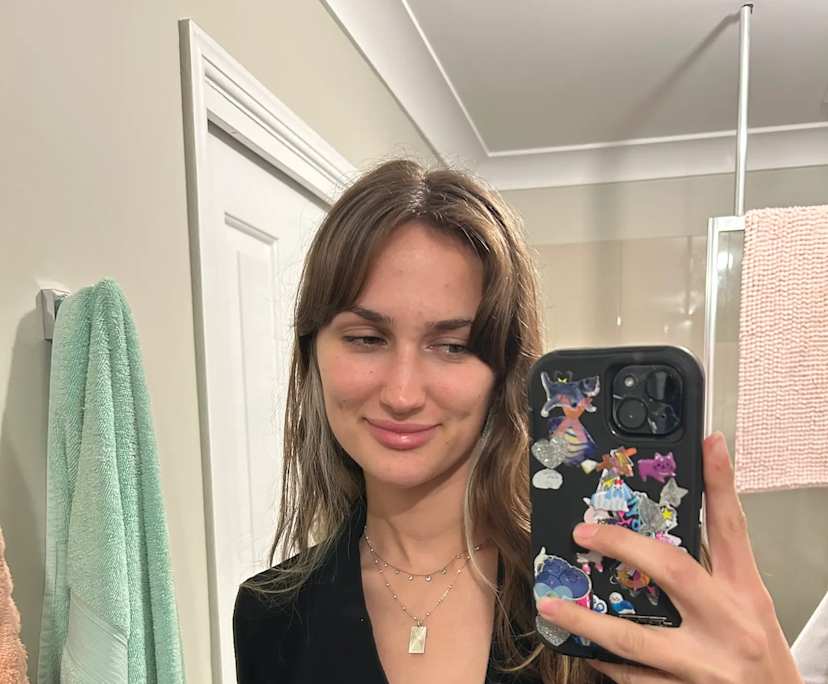 Liana (22), $250, Non-smoker, Have pets, and No children