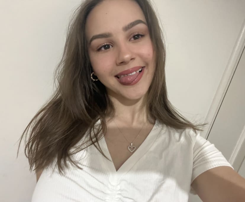 Ameilia (20), $400, Non-smoker, Have pets, and No children