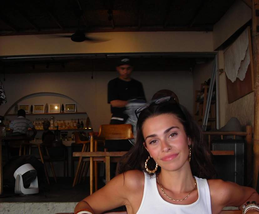 Maddy (26), $400, Non-smoker, No pets, and No children