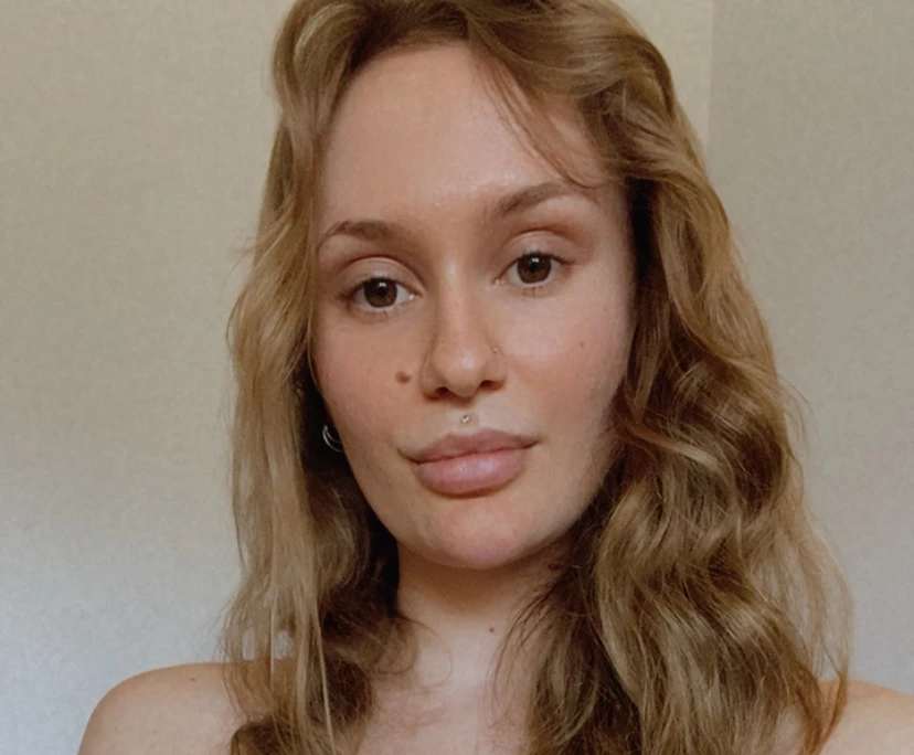 Selena (27), $280, Non-smoker, No pets, and No children