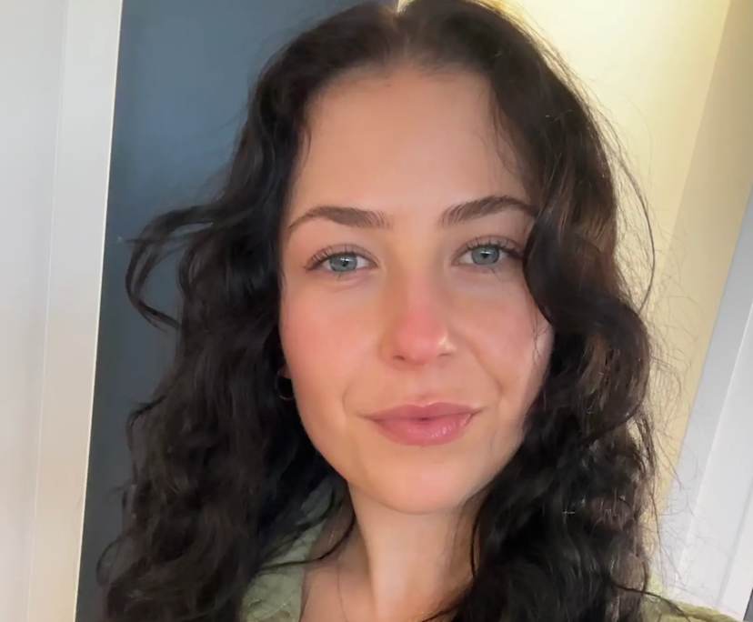 Elizna (28), $300, No pets, Non-smoker, and No children