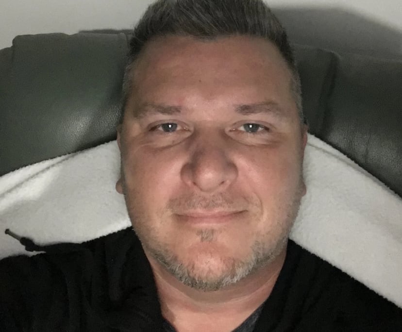 Robbie (45), $220, Smoker, No pets, and No children