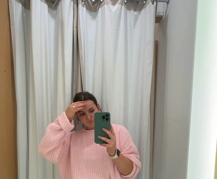 Ysanne (21), $270, Non-smoker, No pets, and No children