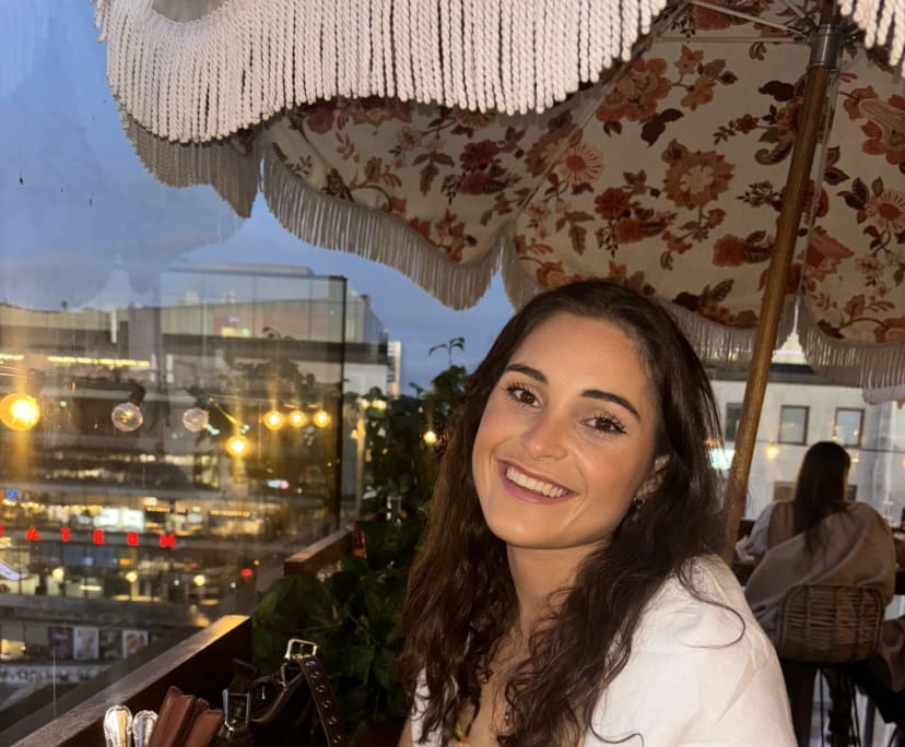 Phoebe (23), $325, Non-smoker, No pets, and No children