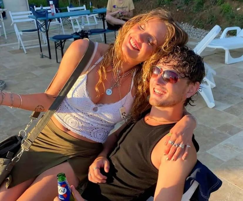 Alice (26) and Sam (25) - Looking in Buddina, Minyam... | Flatmates.com.au
