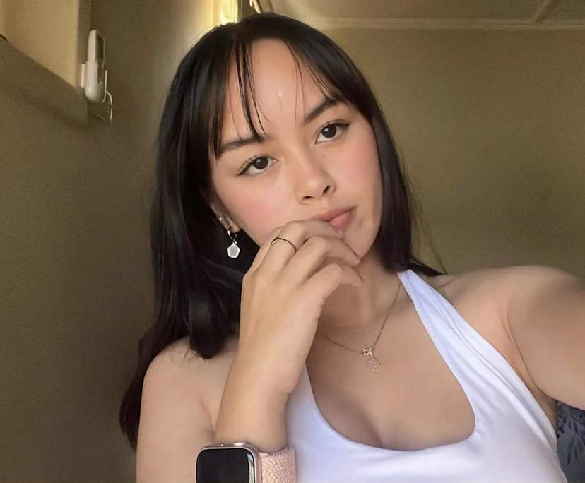 Juliane (18), $180, Non-smoker, Have pets, and Have children