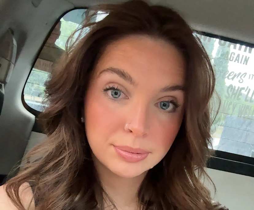 Caitlin (23), $400, Non-smoker, No pets, and No children