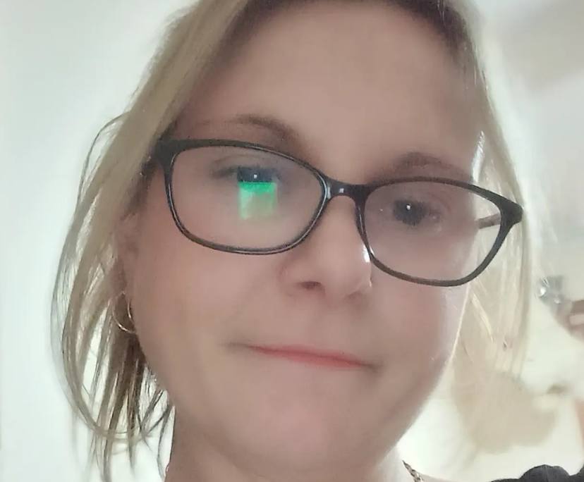 Teresa (38), $300, Non-smoker, No pets, and No children