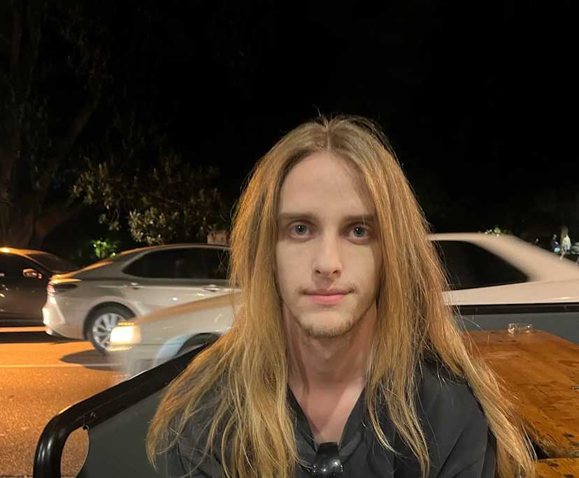 Lucas (20), $250, Non-smoker, No pets, and No children