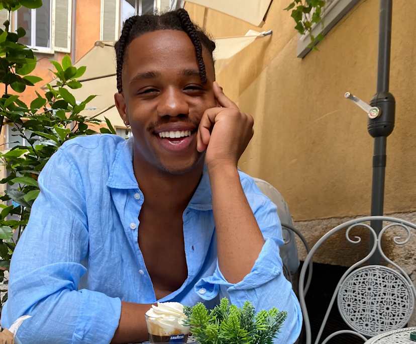 Grégoire (27), $350, Non-smoker, No pets, and No children