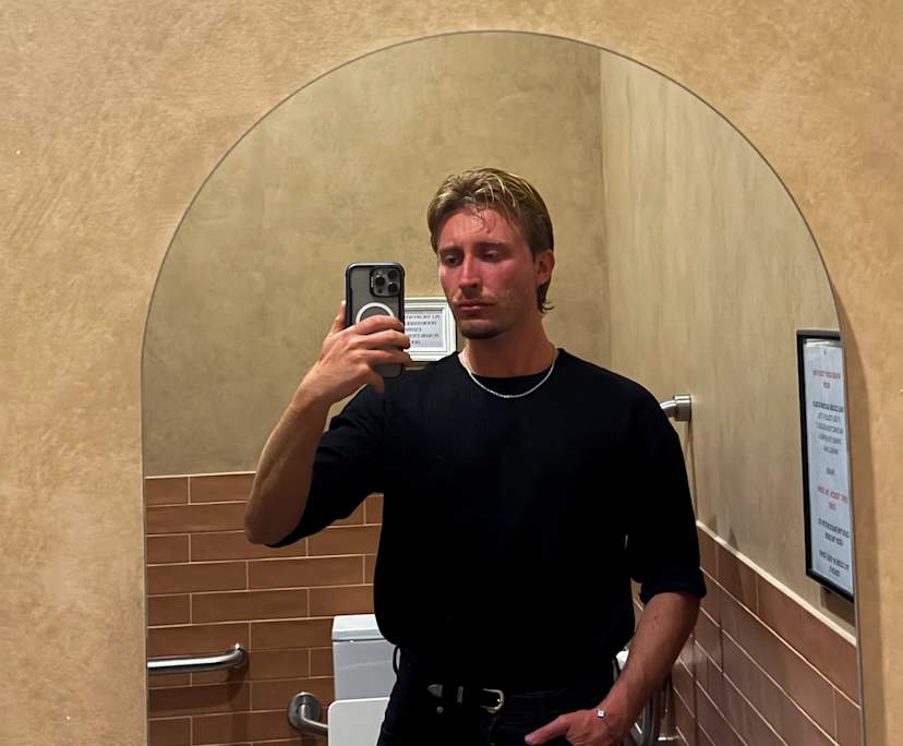 Tom (27), $250, Non-smoker, No pets, and No children