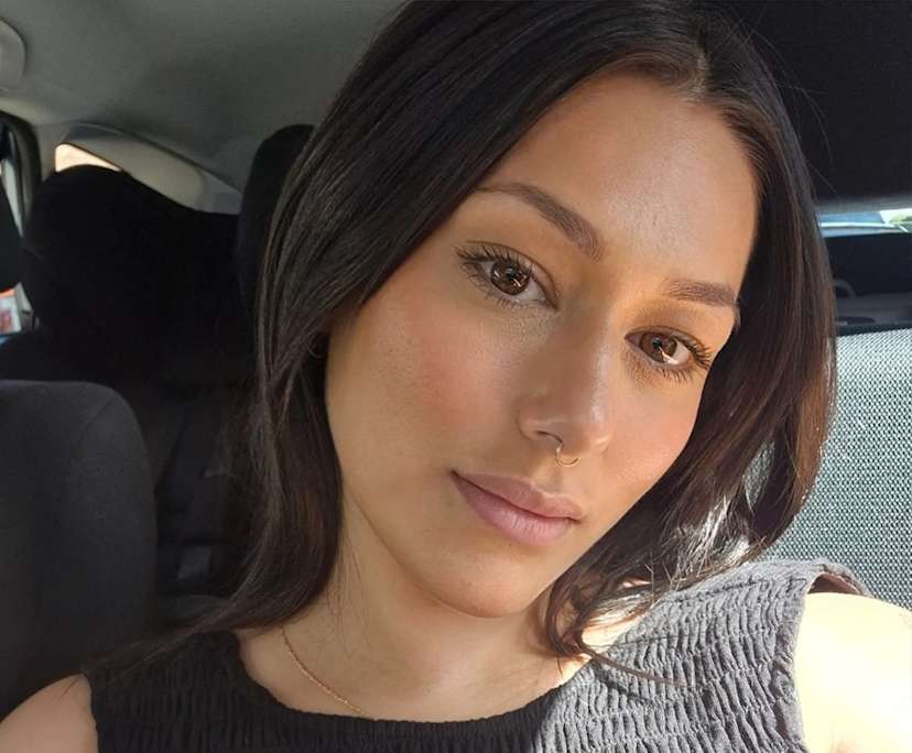 Connie (33), $300, Non-smoker, Have pets, and No children