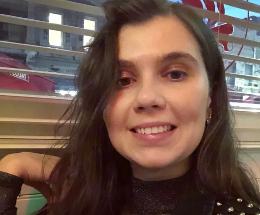 Laura (35), $220, No pets, No children, and Non-smoker
