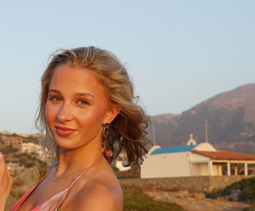 Carlotta (18), $250, 