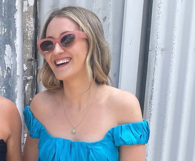Courtney (35), $400, Have pets, Non-smoker, and No children